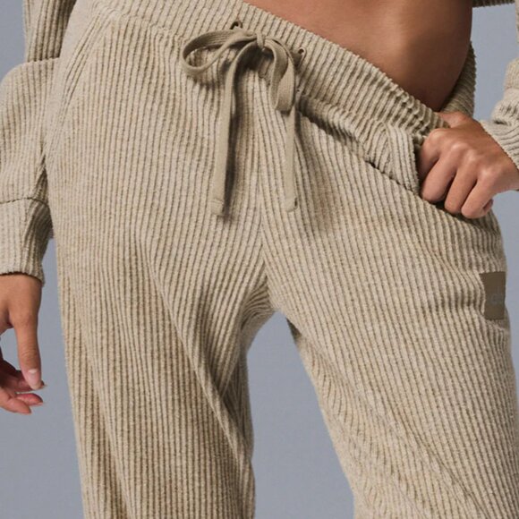 Alo Muse Sweatpants - Picture 2 of 3